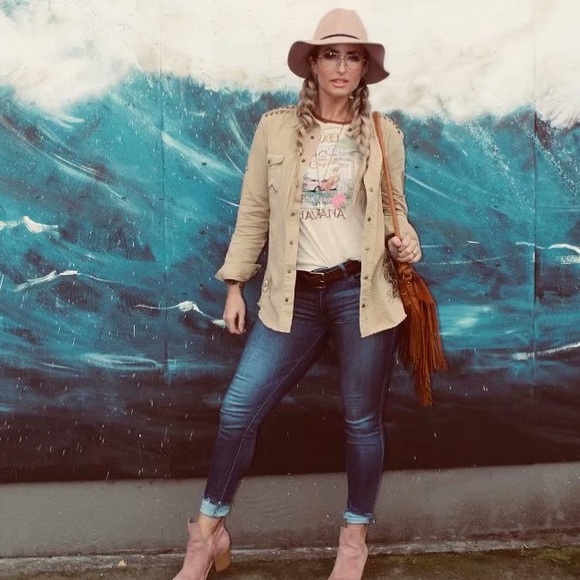 Cuba Old Cars and Cigars Graphic Tee - Picture 7 of 16